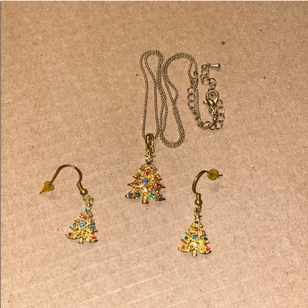 NWOT Christmas earring and necklace set